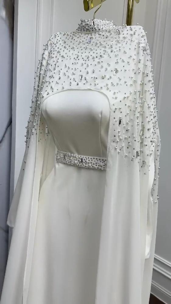 فستان من الكريب المرن والشيفون المطرز