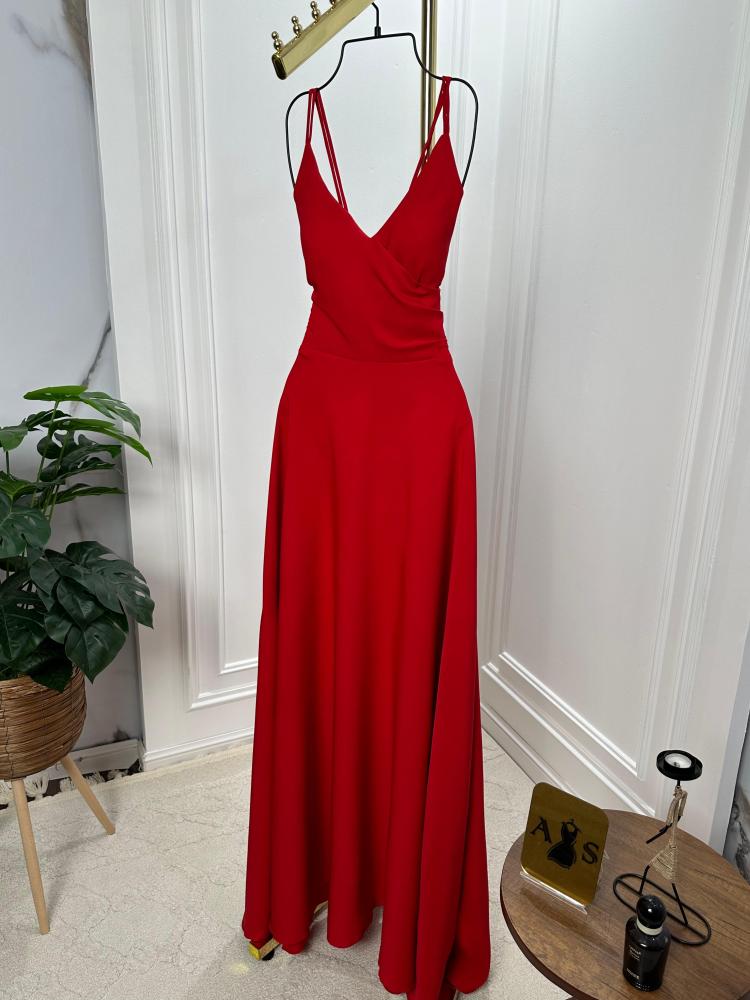 فستان باربي المعلق