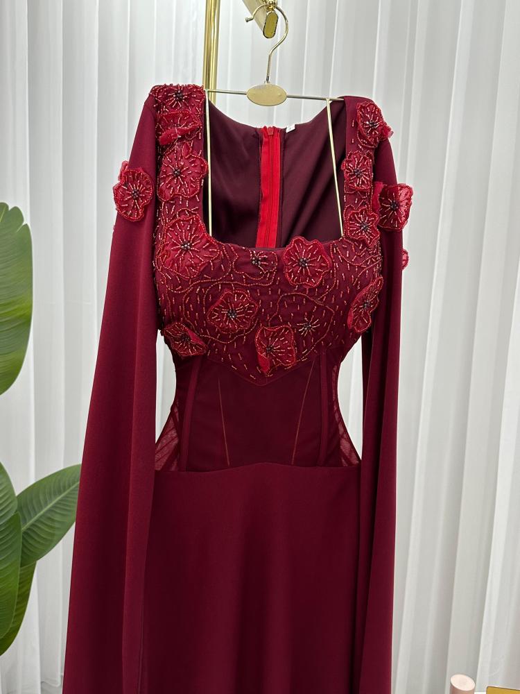 فستان شيفون وتطريز