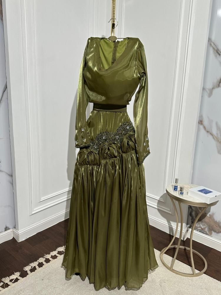 Crankel dress and hand embroidery