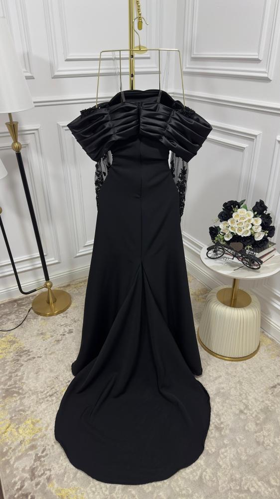 فستان باربي + تول مطرز بالخرز