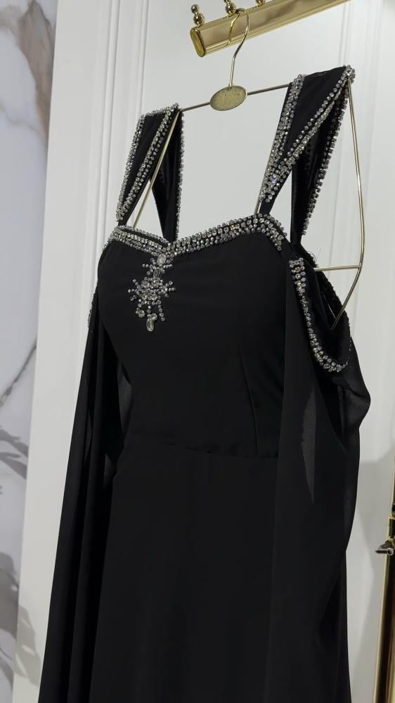 فستان شيفون مطرز بالخرز