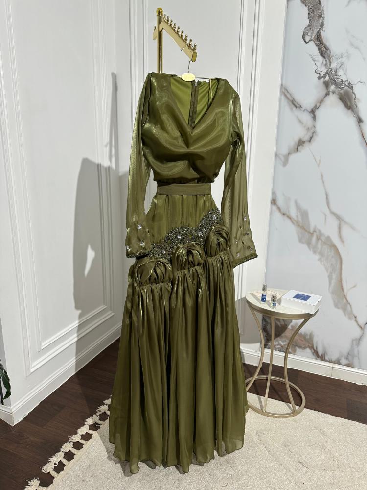 Crankel dress and hand embroidery