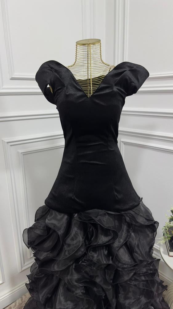 فستان مخملي مع جزر