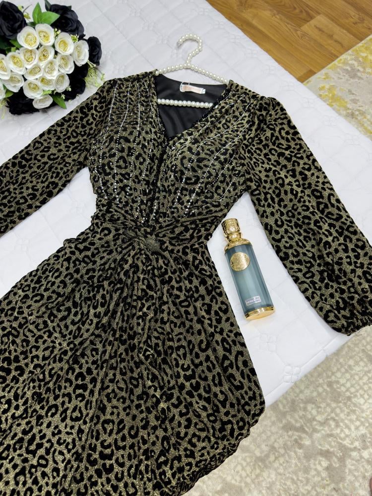 فستان نمر مخملي مطرز بالفصوص