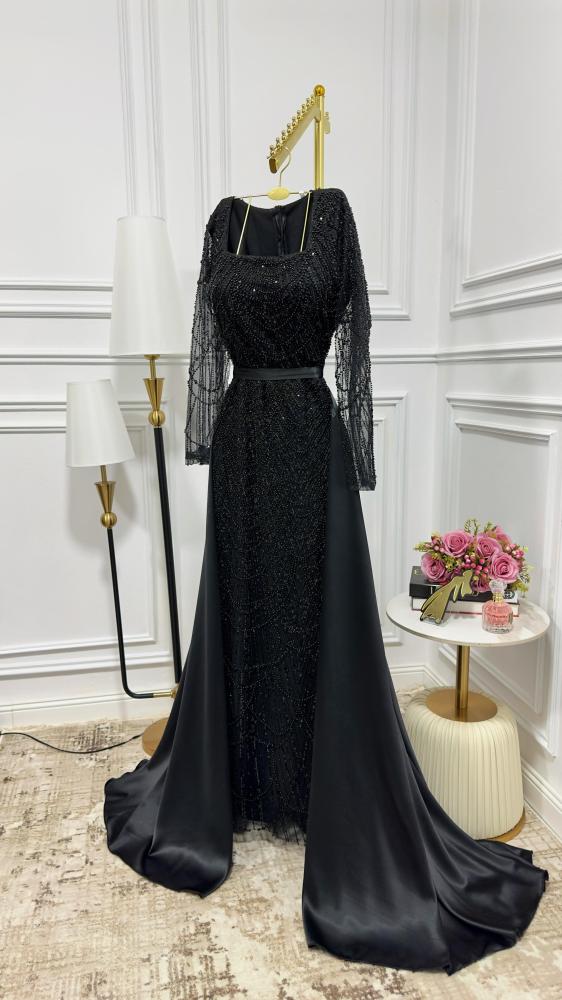 الفستان الذي على وشك أن يتم ارتداؤه