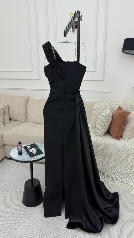 فستان باربي مع قماش التفتا المطرز