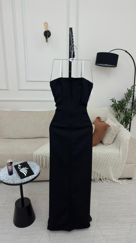 فستان باربي مع صدر وردة