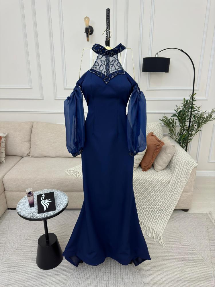 فستان باربي وأكمام الجزرة