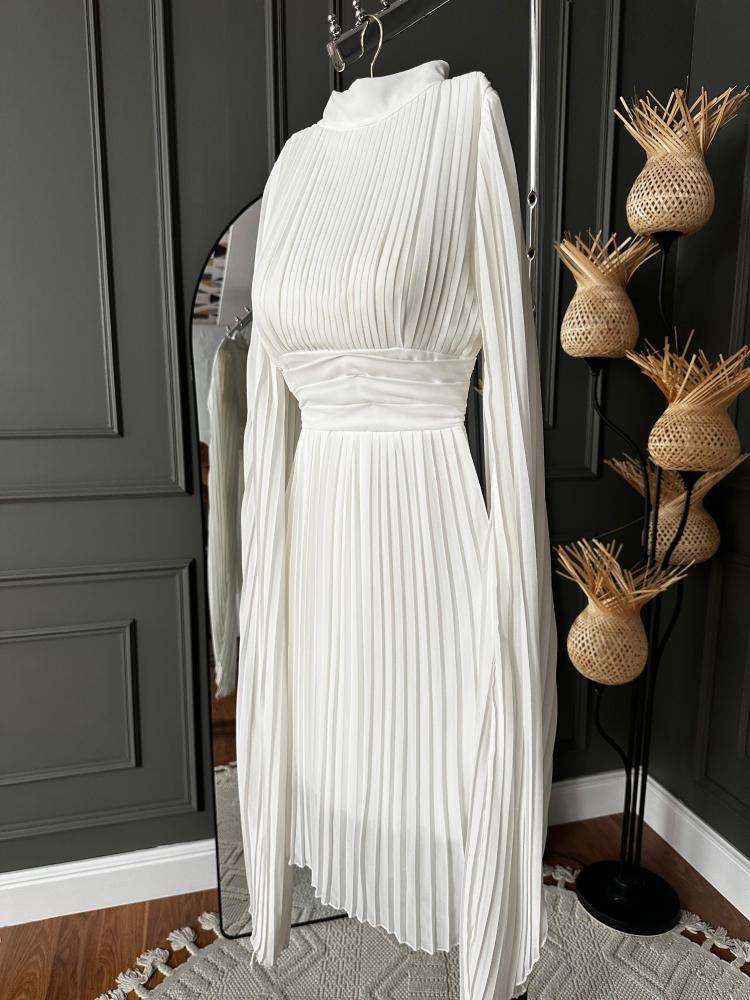 فستان شيفون ممزق ومطوي