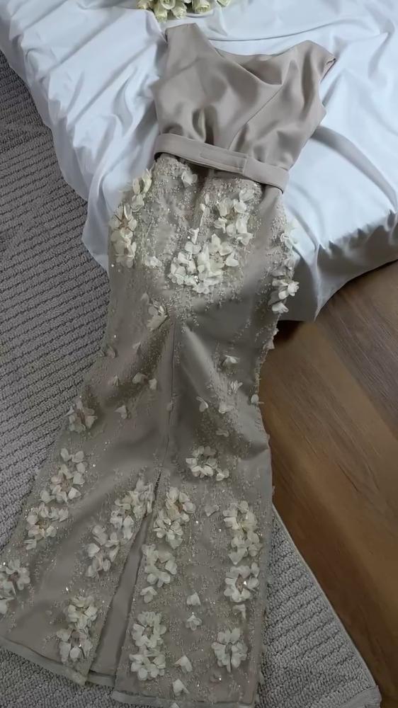 فستان باربي الخامة وتكلفة الوردة البارزة