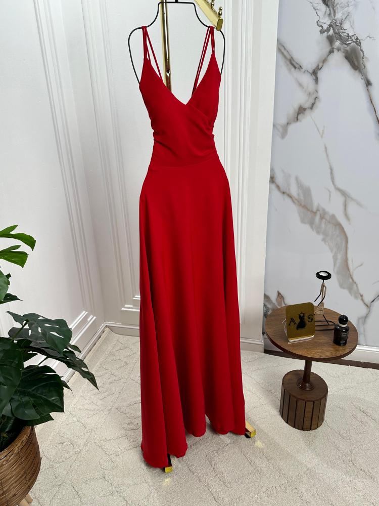 فستان باربي المعلق