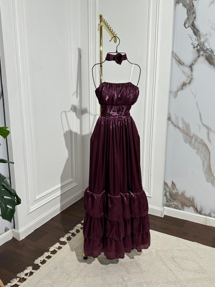 فستان ناعم من القماش اللامع