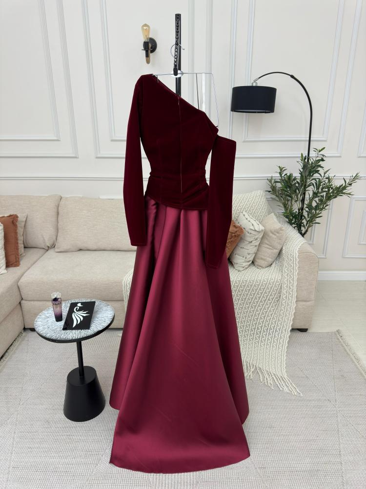 فستان ووجه ميكادو