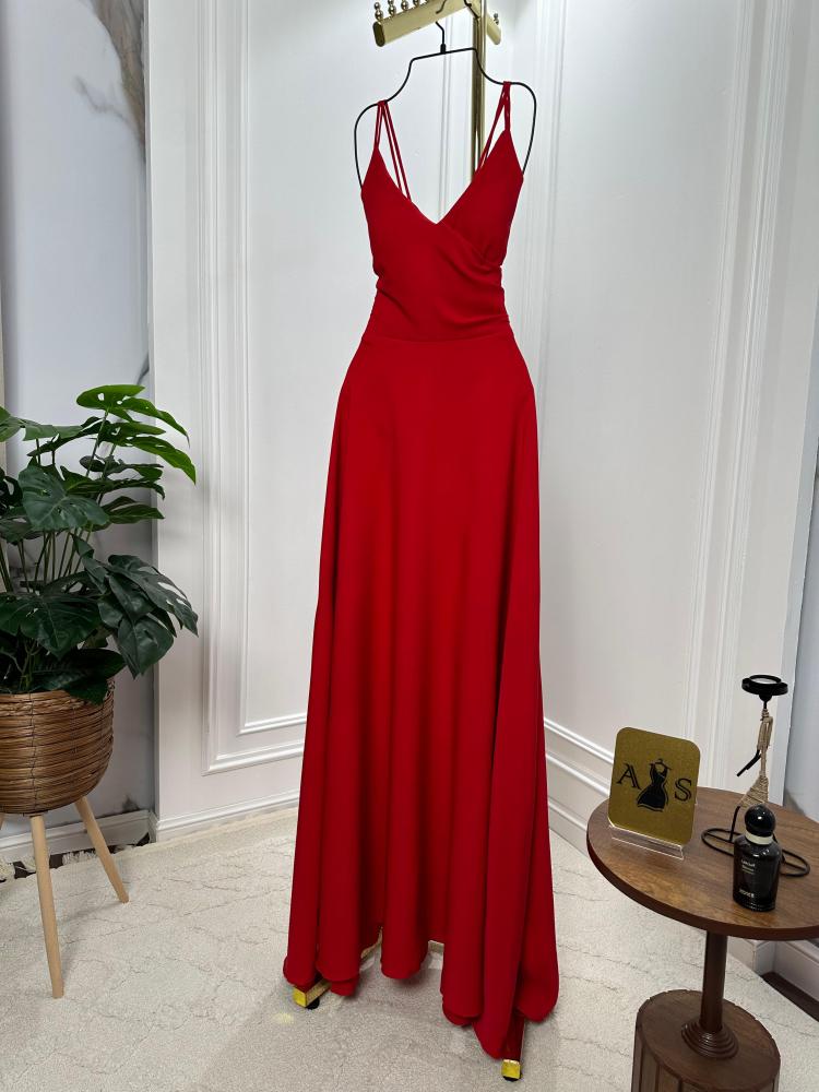 فستان باربي المعلق