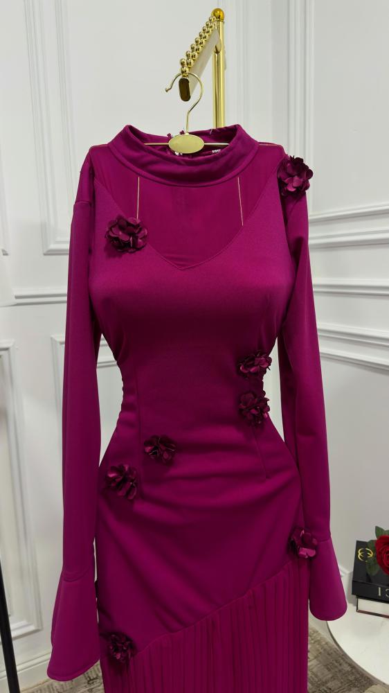 فستان من الكريب الناعم والشيفون