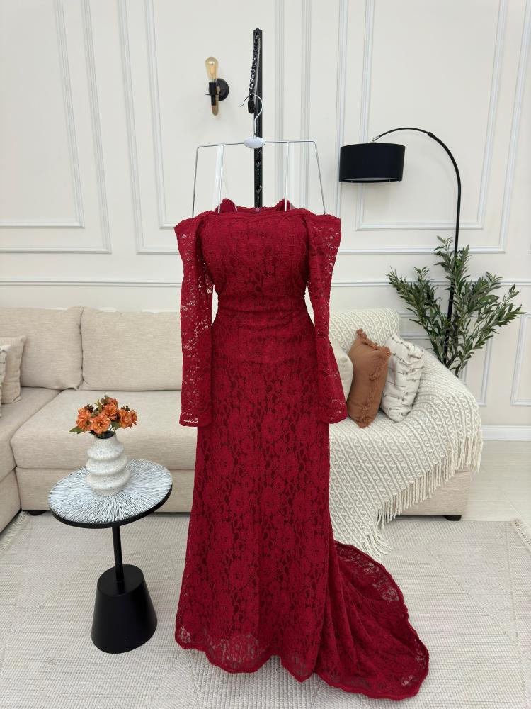 فستان من الدانتيل الناعم