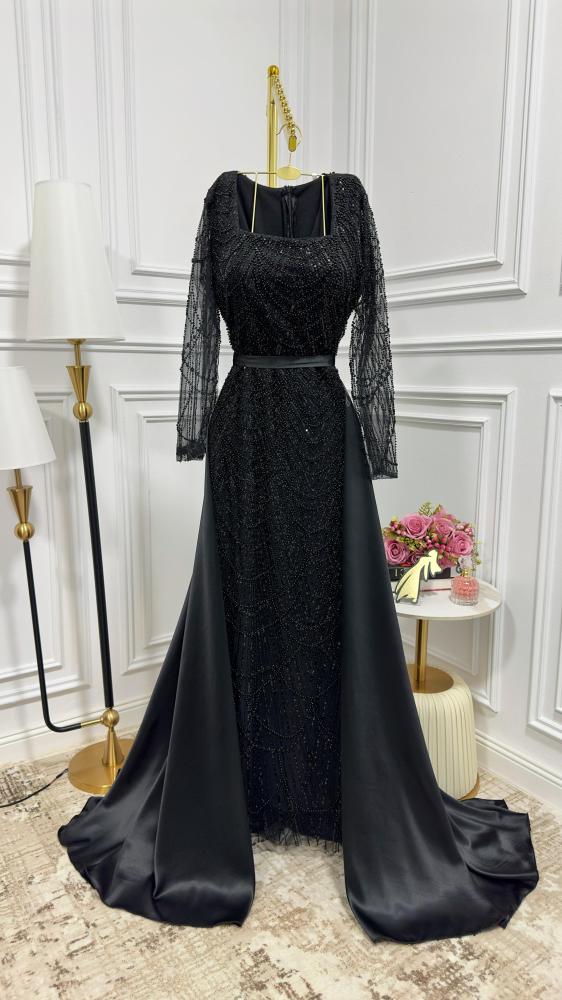 الفستان الذي على وشك أن يتم ارتداؤه