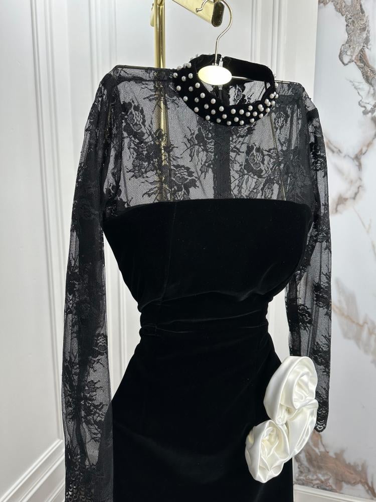 فستان جوخ ودانتيل