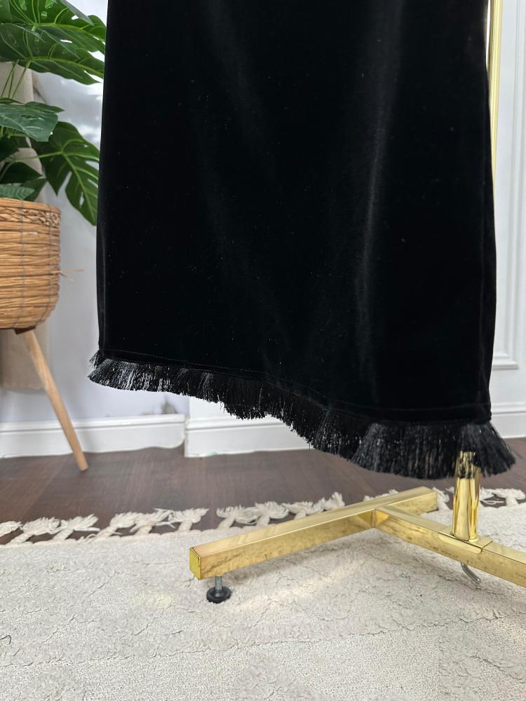 فستان جوخ ودانتيل