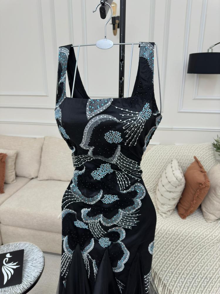 فستان من التفتا والتول الناعم