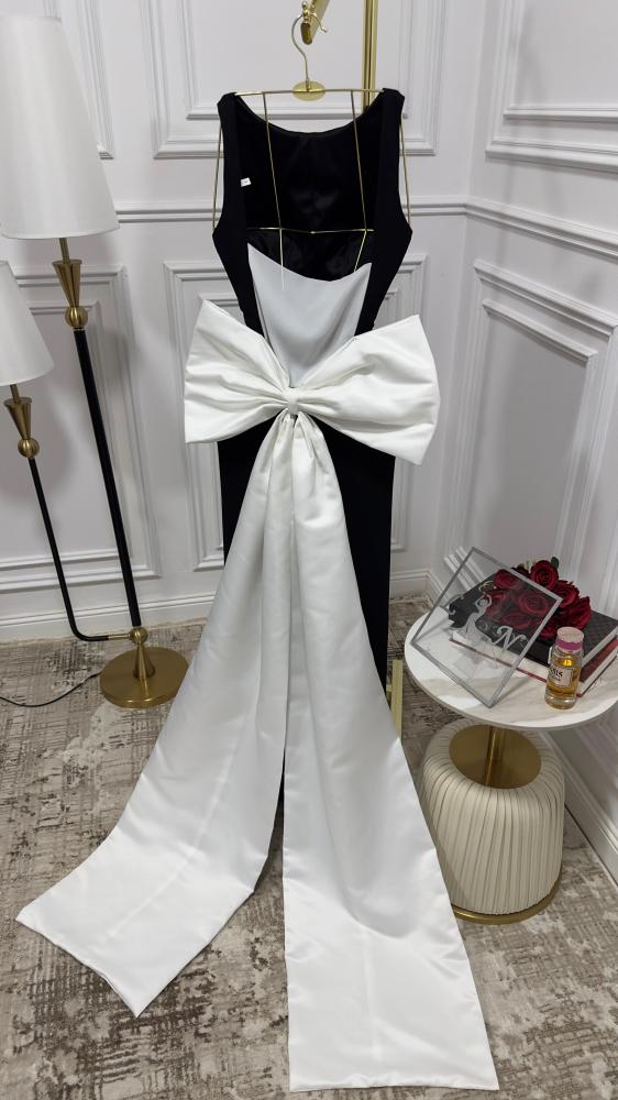 فستان كريب مطرز بذيل ميكادو