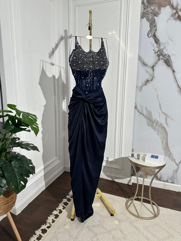 Embroidered taffeta dress on the hill