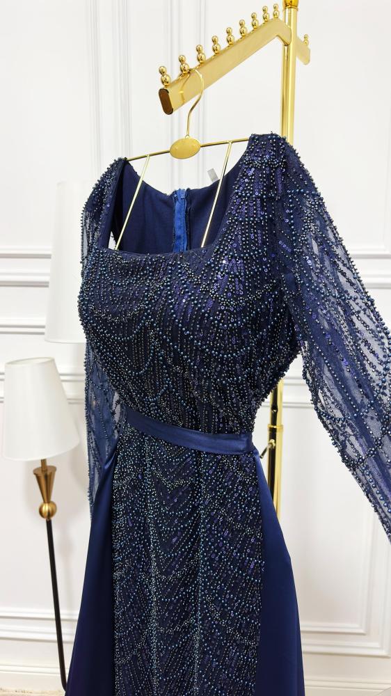 الفستان الذي على وشك أن يتم ارتداؤه