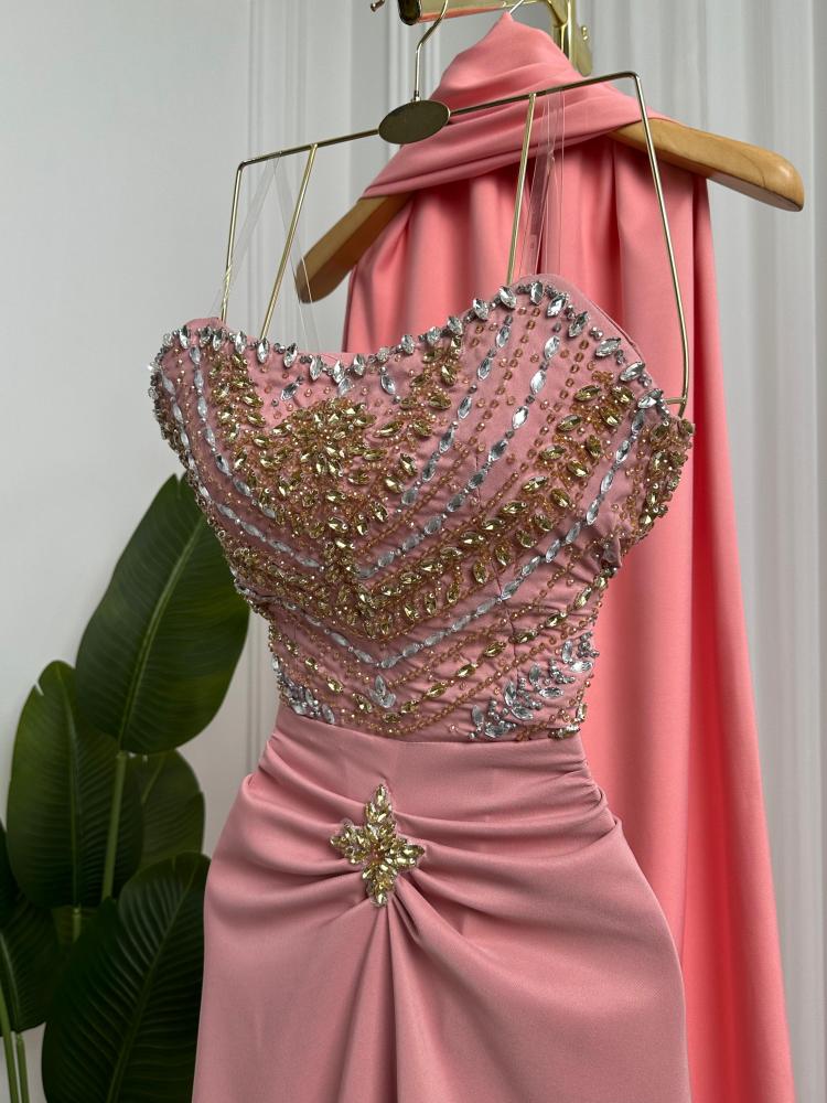 فستان باربي وتطريز يدوي