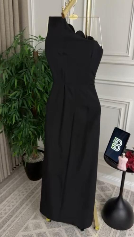 فستان ساتان مع تكلفة الصدر