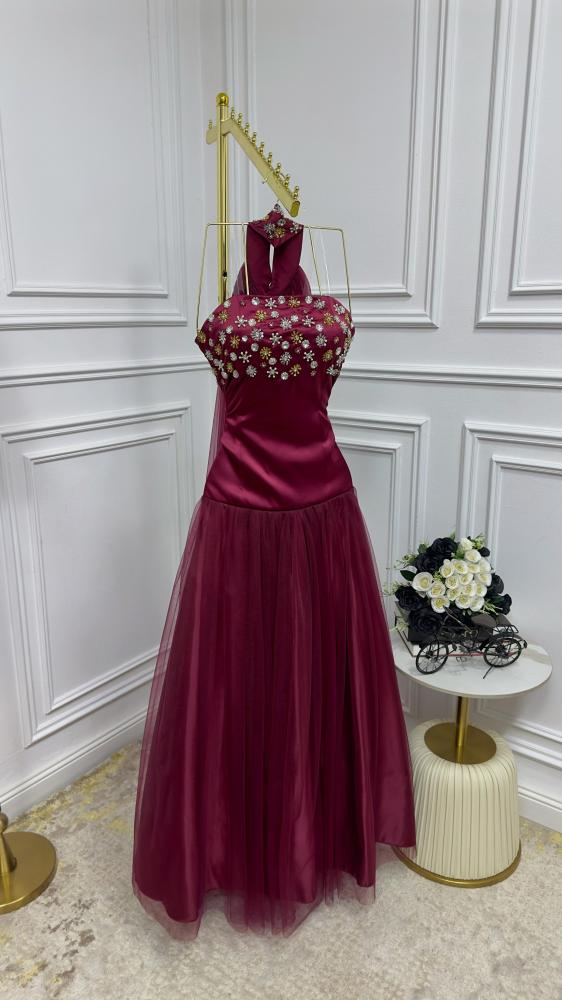 فستان تفتا مطرز مع تول