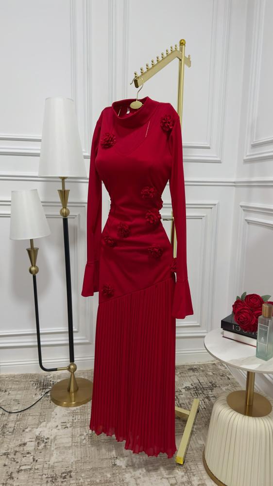 فستان من الكريب الناعم والشيفون