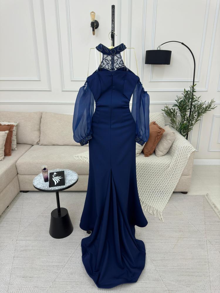 فستان باربي وأكمام الجزرة