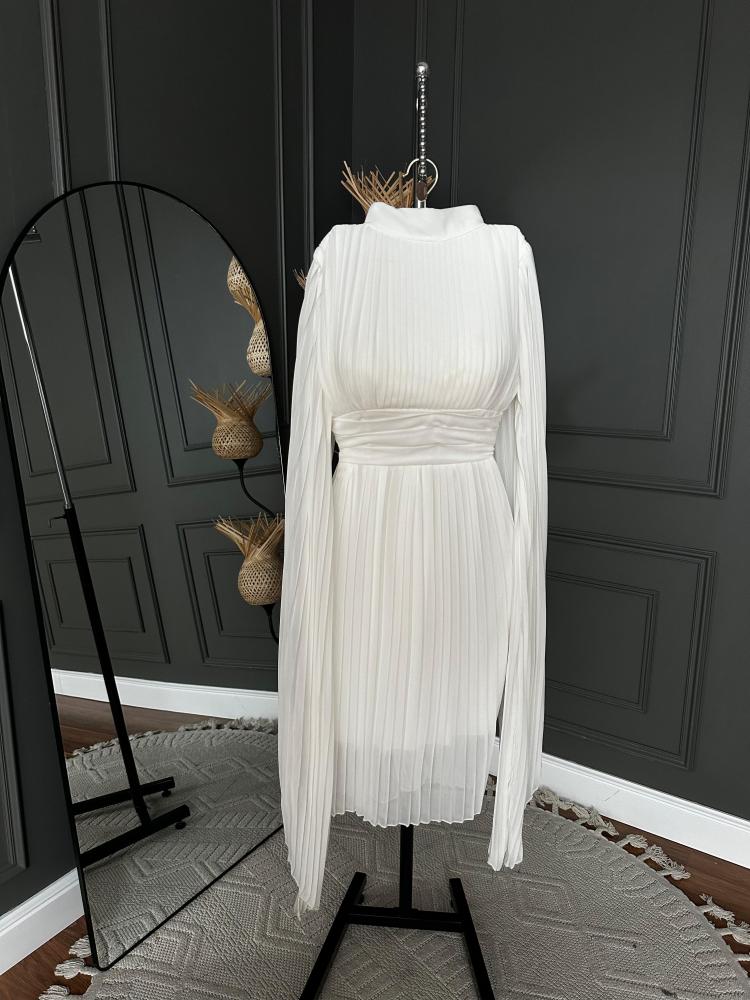 فستان شيفون ممزق ومطوي