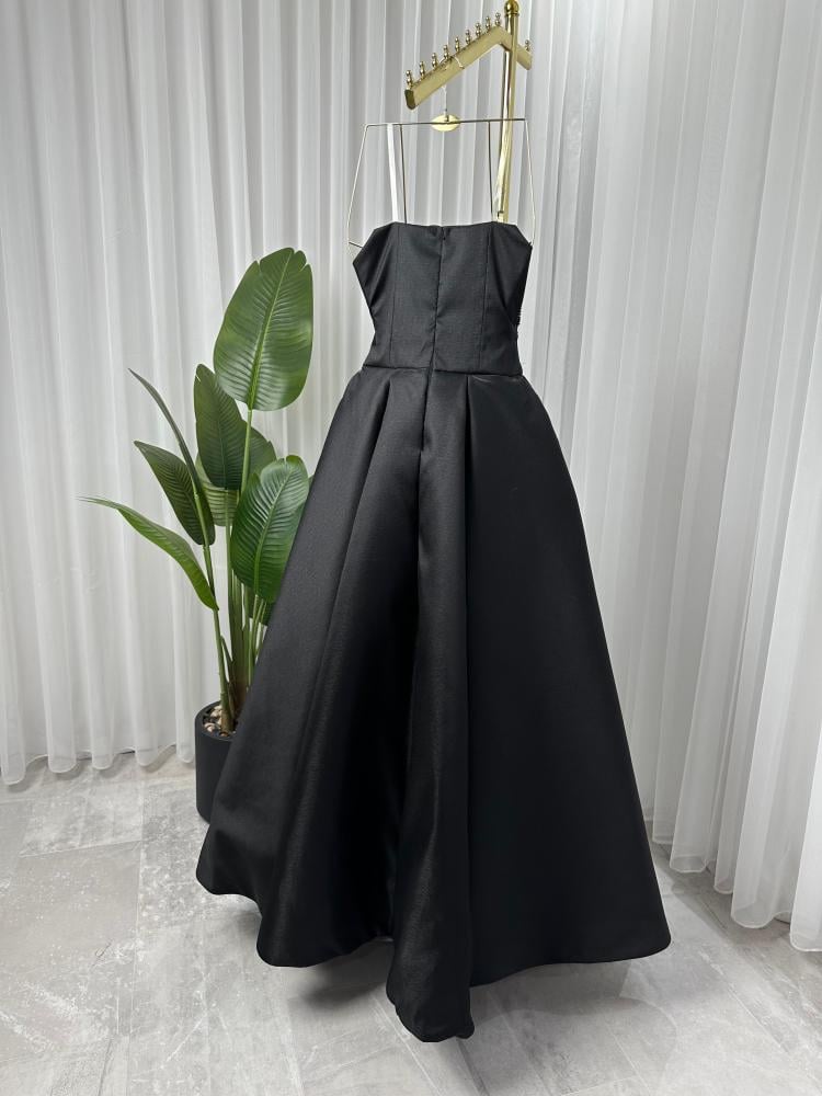 فستان مطرز بالخرز