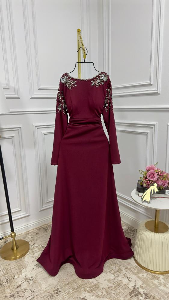 فستان باربي مطرز على الكتف