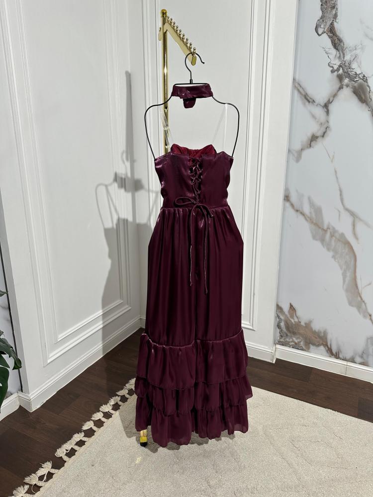 فستان ناعم من القماش اللامع