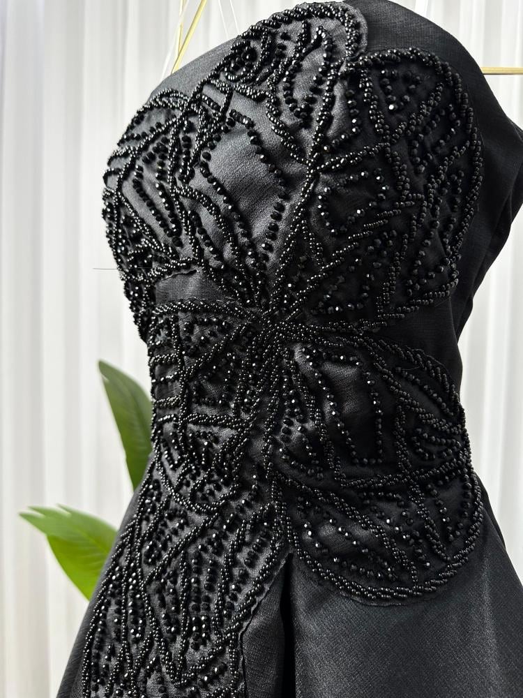 فستان مطرز بالخرز