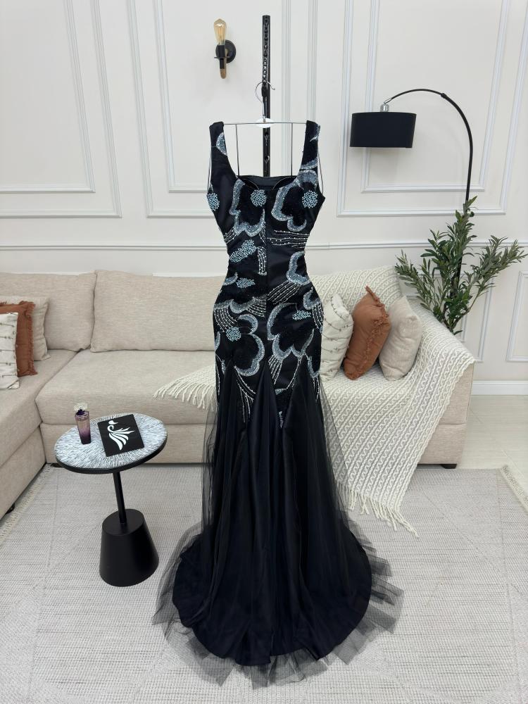 فستان من التفتا والتول الناعم