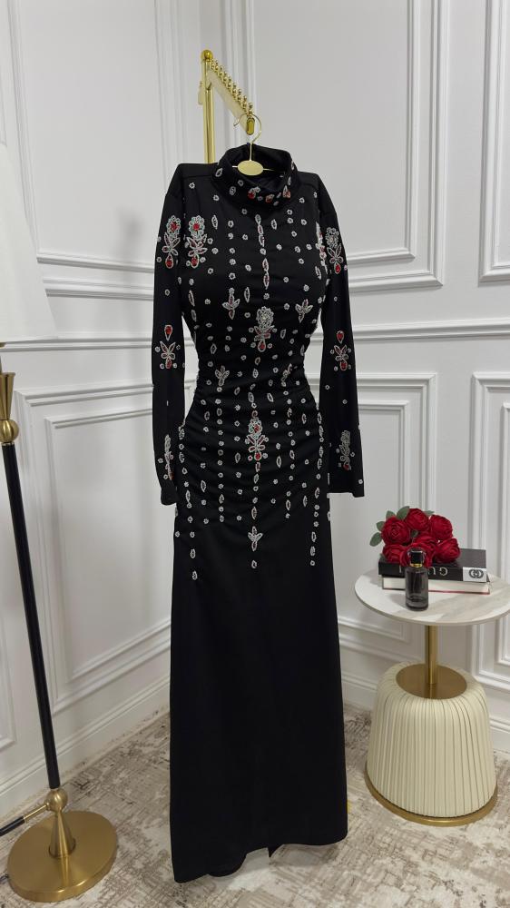 فستان كريب مطاطي وتطريز يدوي