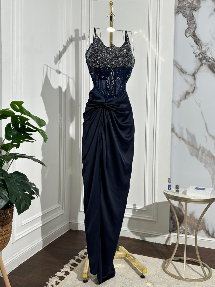 Embroidered taffeta dress on the hill