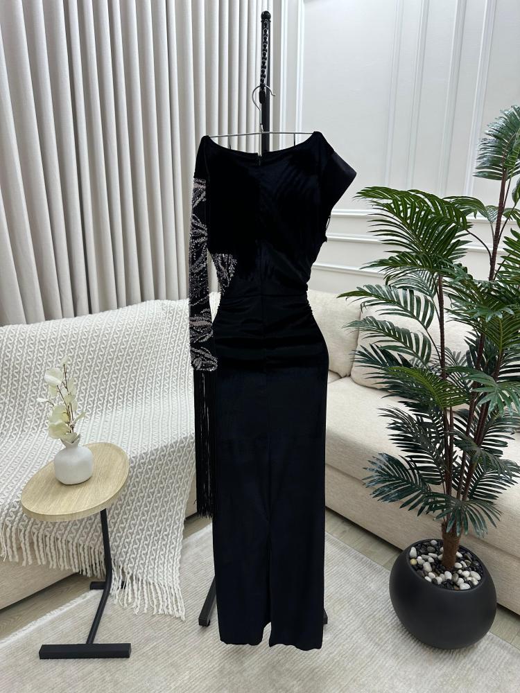 فستان مخملي + تطريز بالخرز