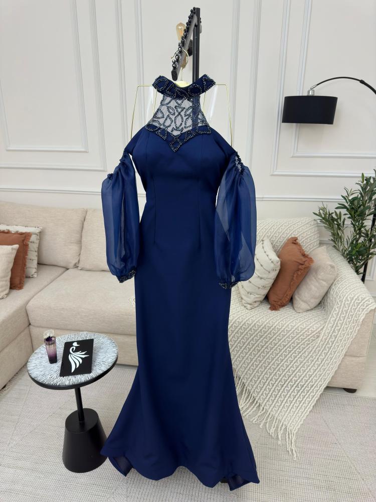 فستان باربي وأكمام الجزرة