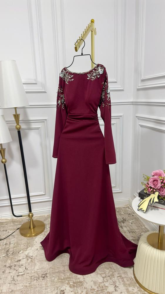 فستان باربي مطرز على الكتف