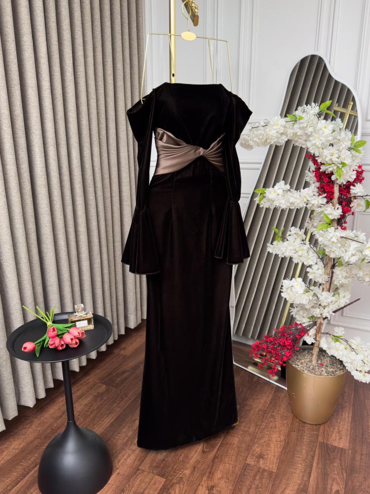 فستان سهرة مخملي