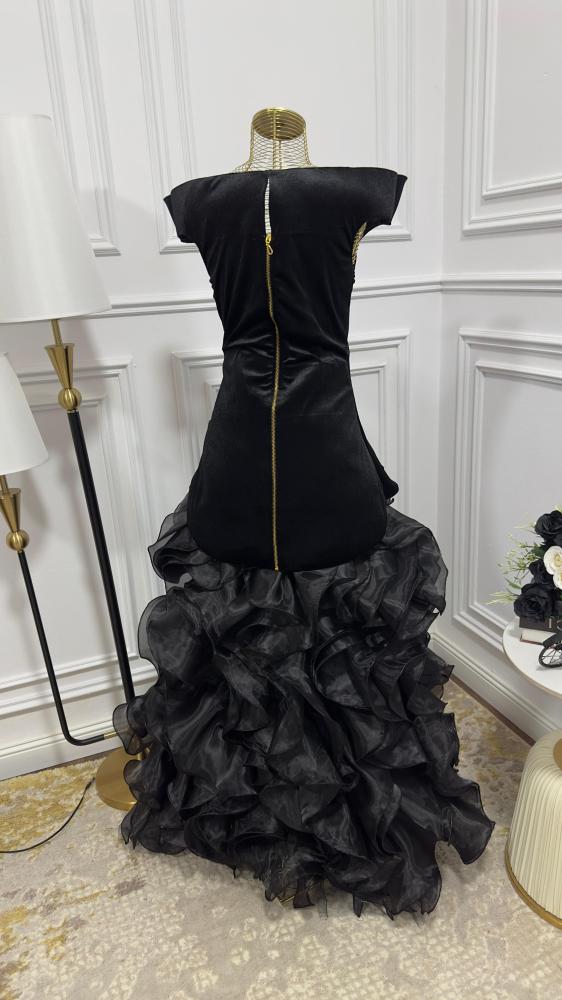 فستان مخملي مع جزر