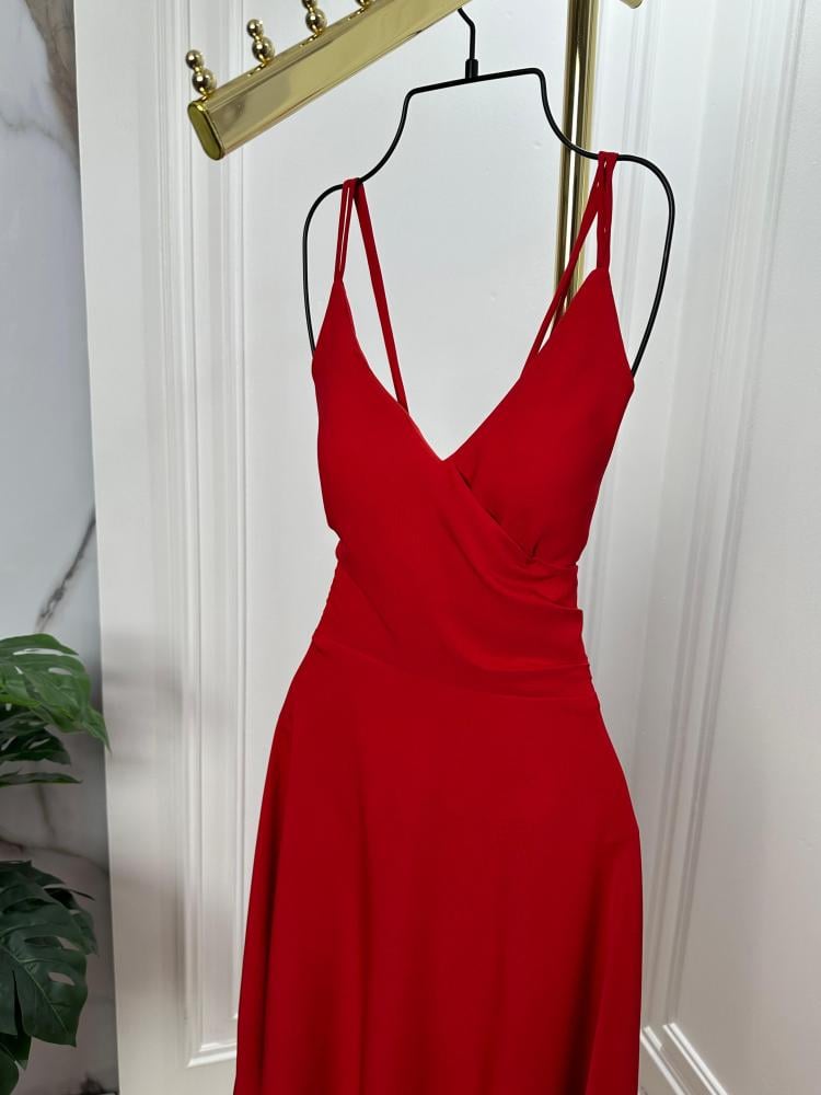 فستان باربي المعلق