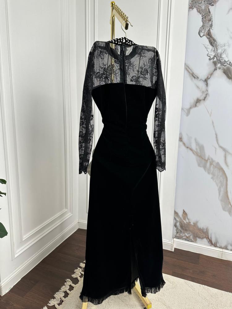 فستان جوخ ودانتيل