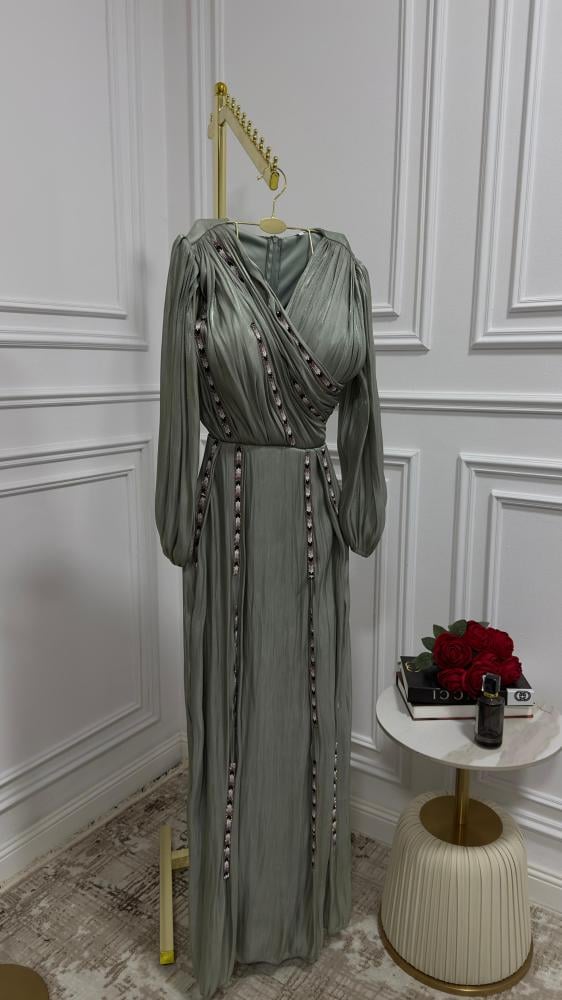 Cornwall dress and accessory