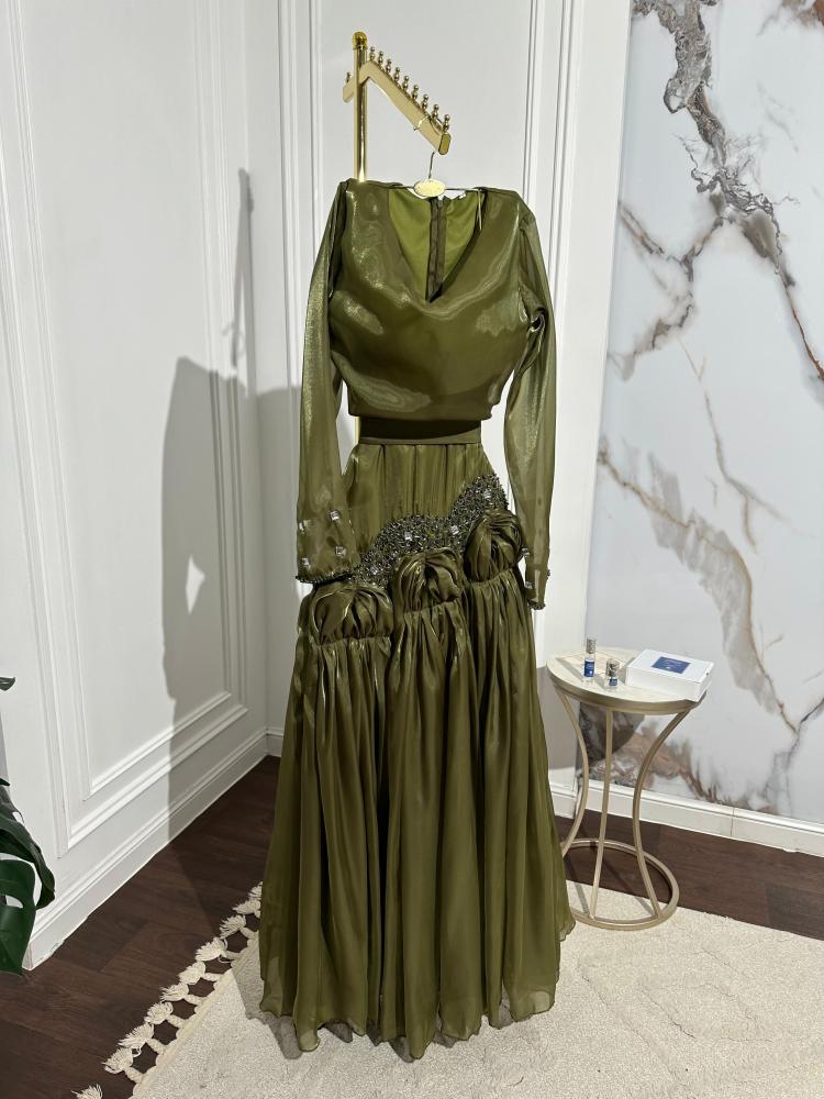 Crankel dress and hand embroidery